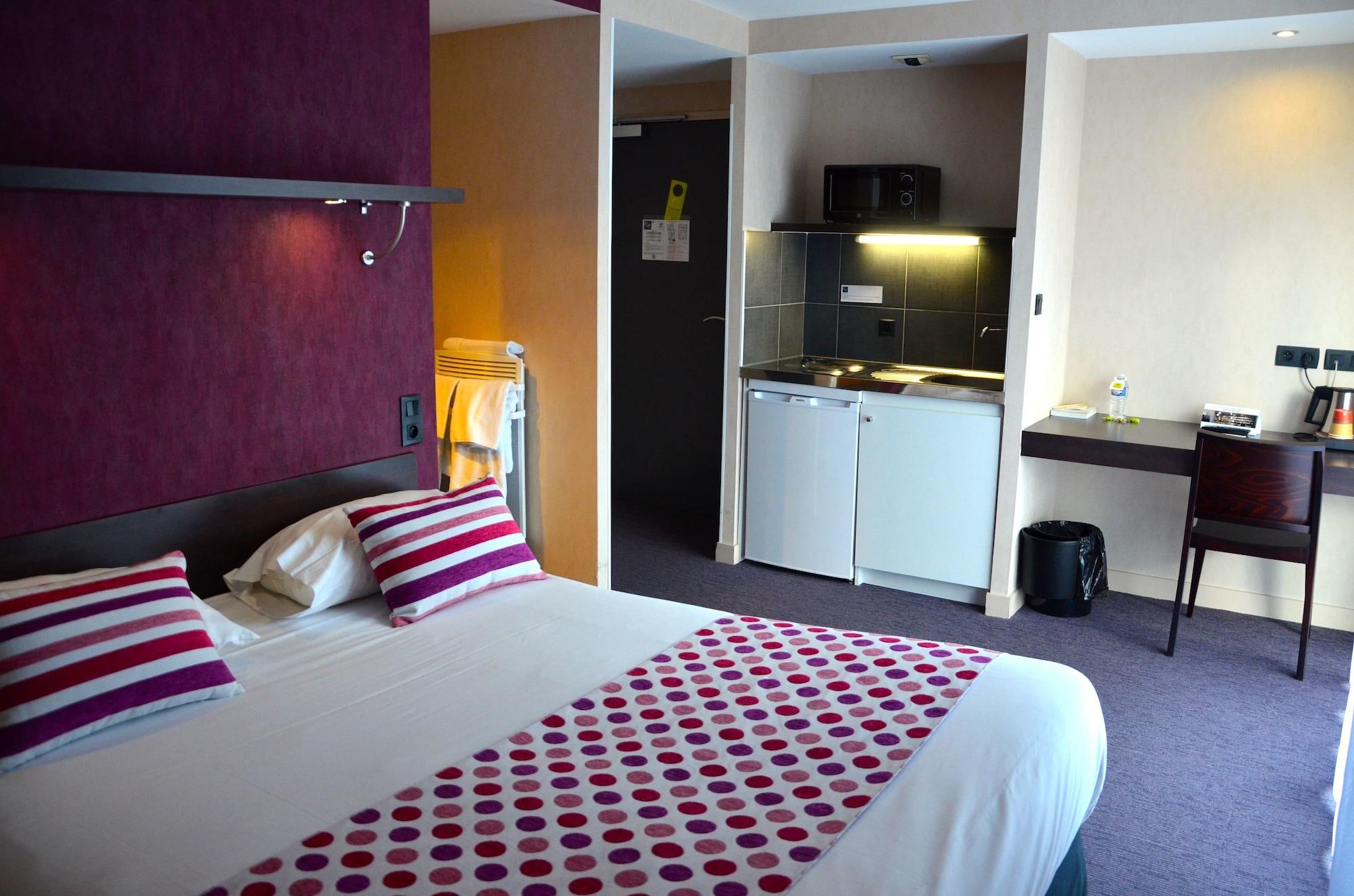 Logis Golfe Hotel วานส์ ภายนอก รูปภาพ