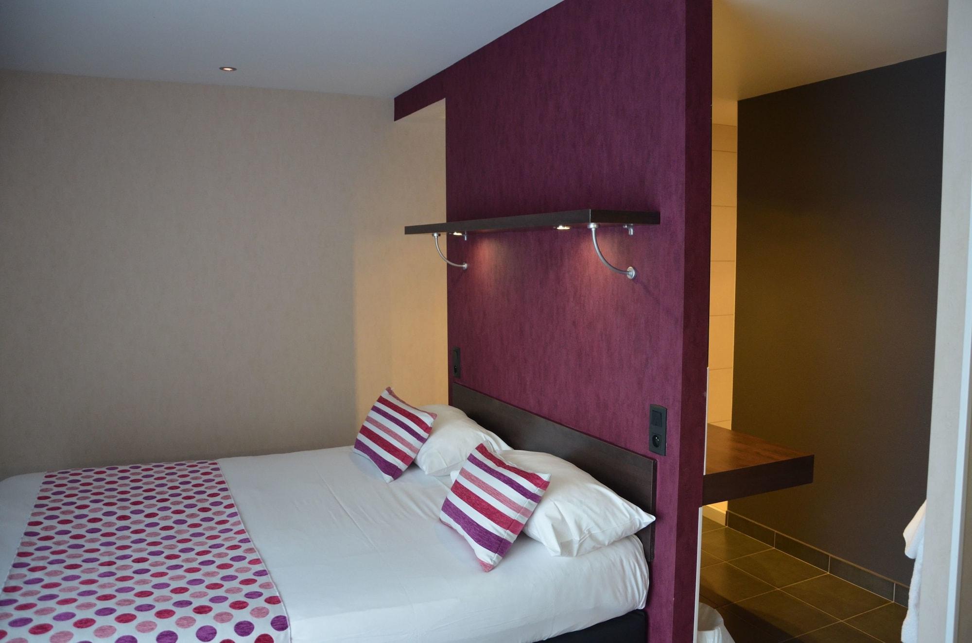 Logis Golfe Hotel วานส์ ภายนอก รูปภาพ