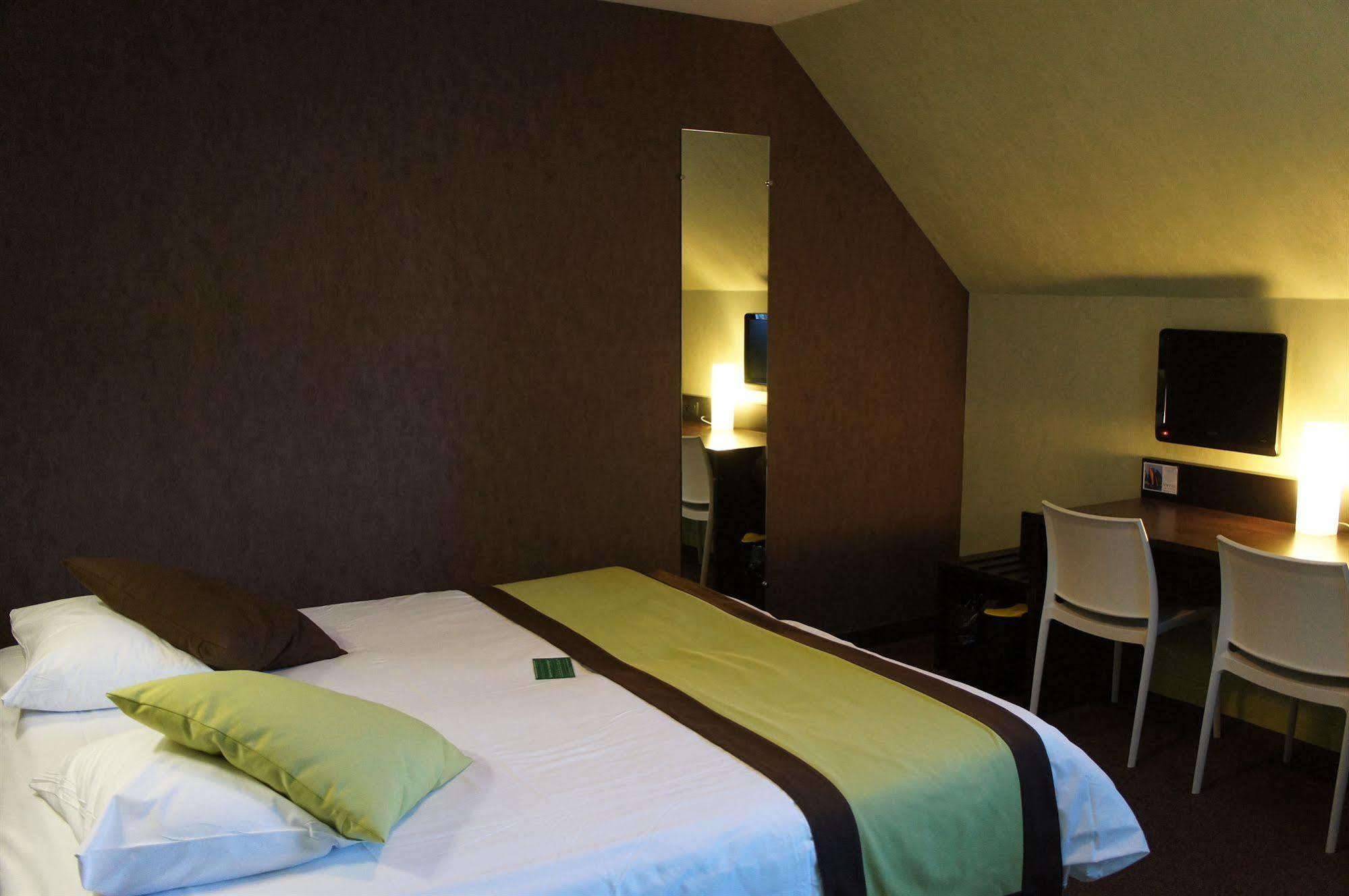 Logis Golfe Hotel วานส์ ภายนอก รูปภาพ