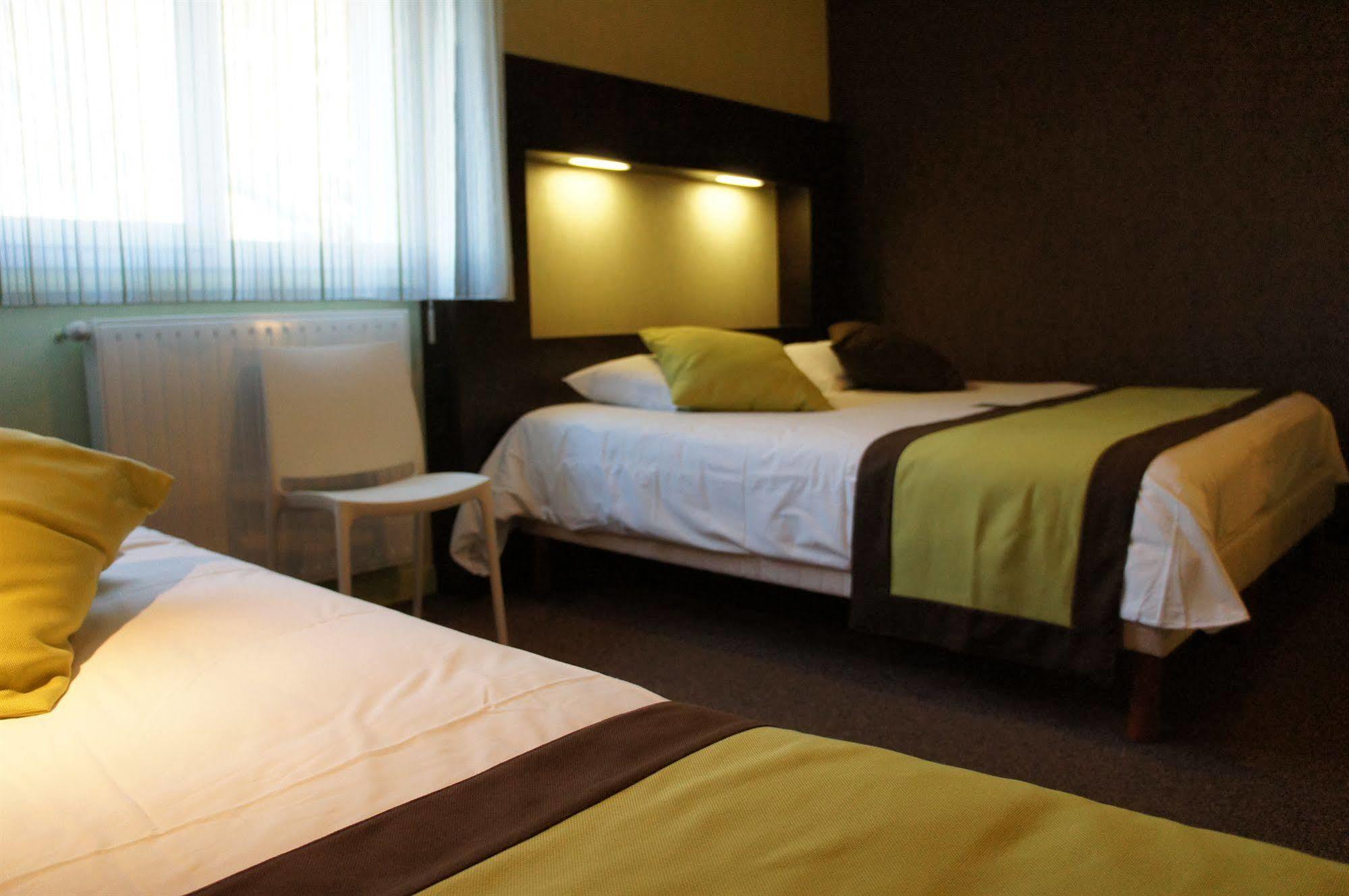 Logis Golfe Hotel วานส์ ภายนอก รูปภาพ