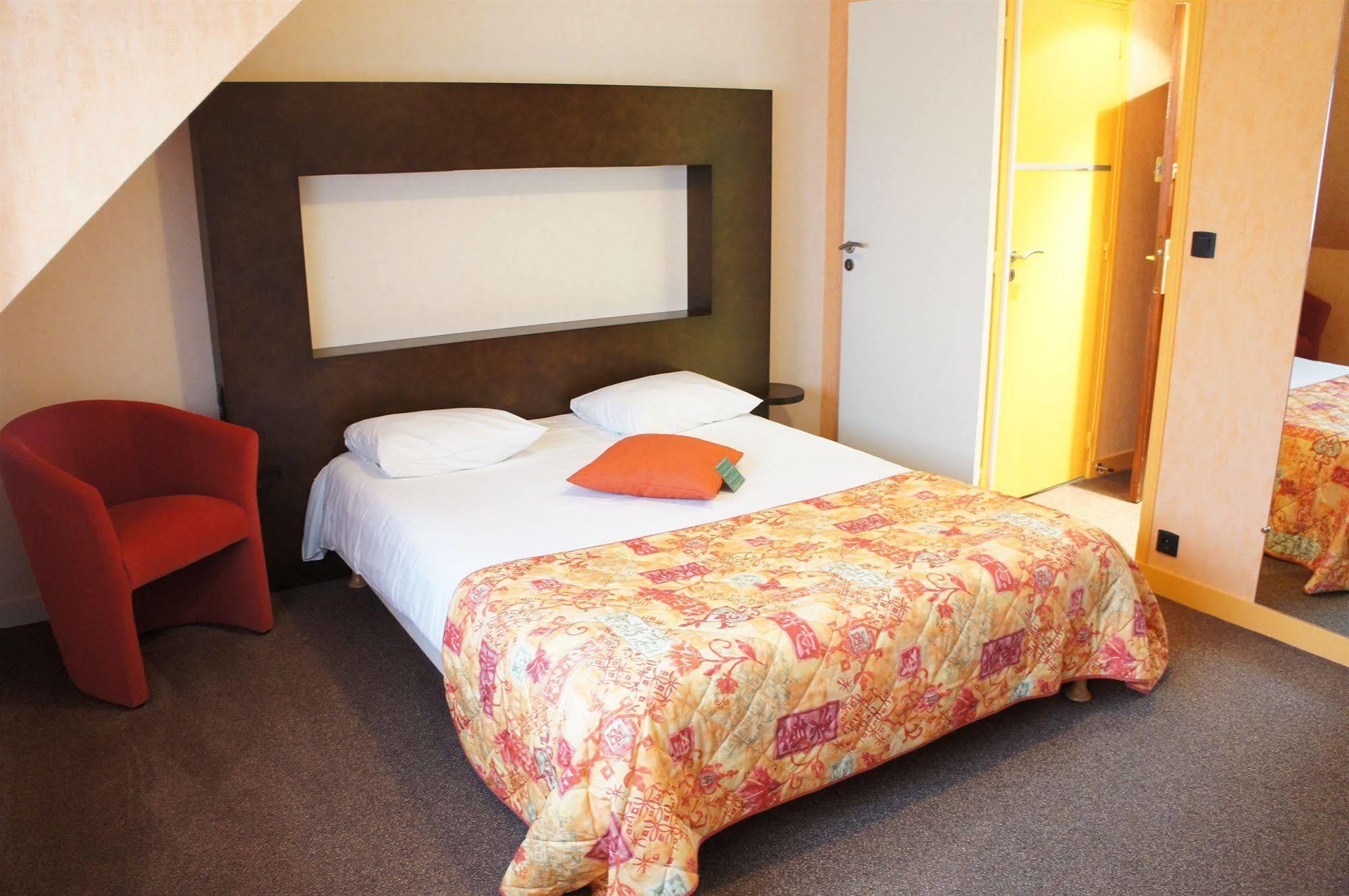 Logis Golfe Hotel วานส์ ภายนอก รูปภาพ