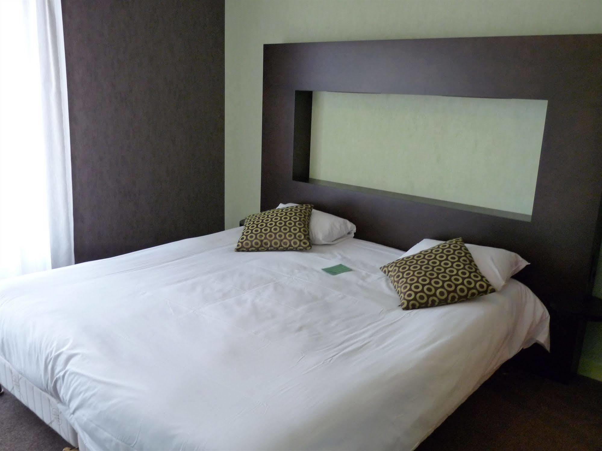 Logis Golfe Hotel วานส์ ภายนอก รูปภาพ